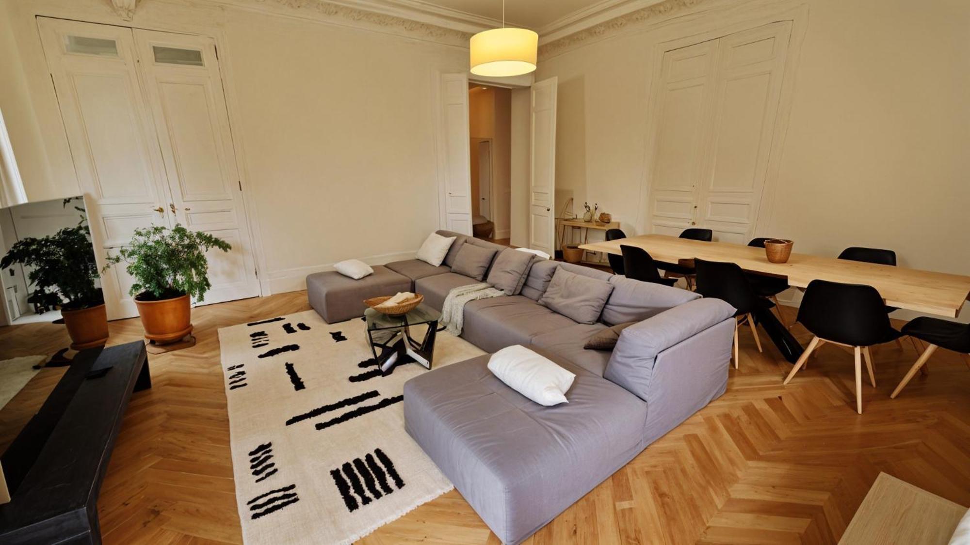 Chic Bourgeois Heart Of Apartment